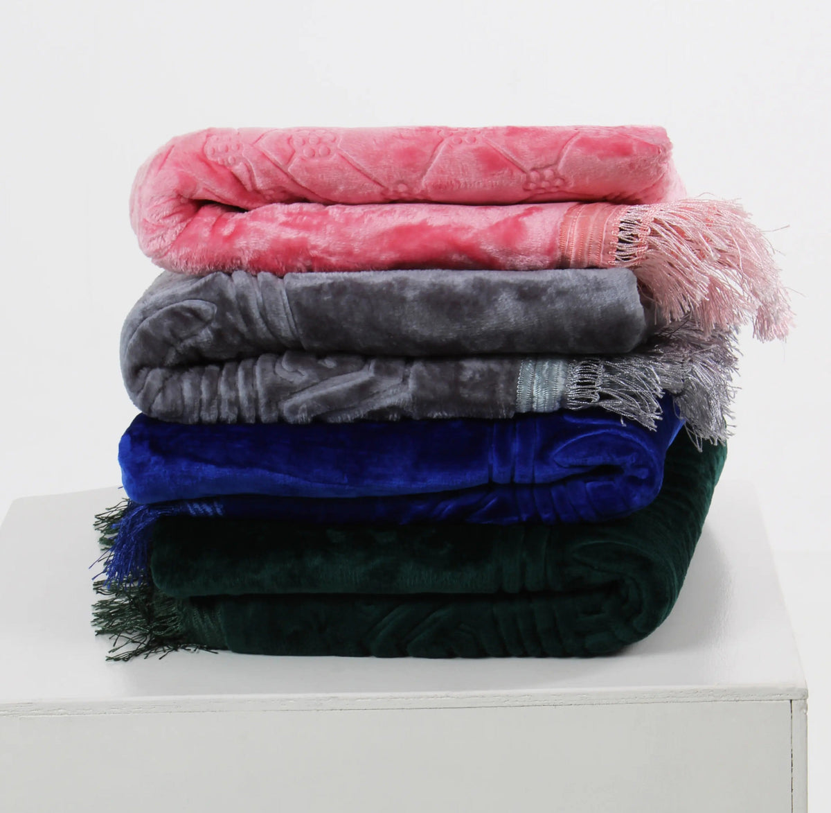 Bønnetepper i velour – rosa, grå, blå og grønn – Qamar