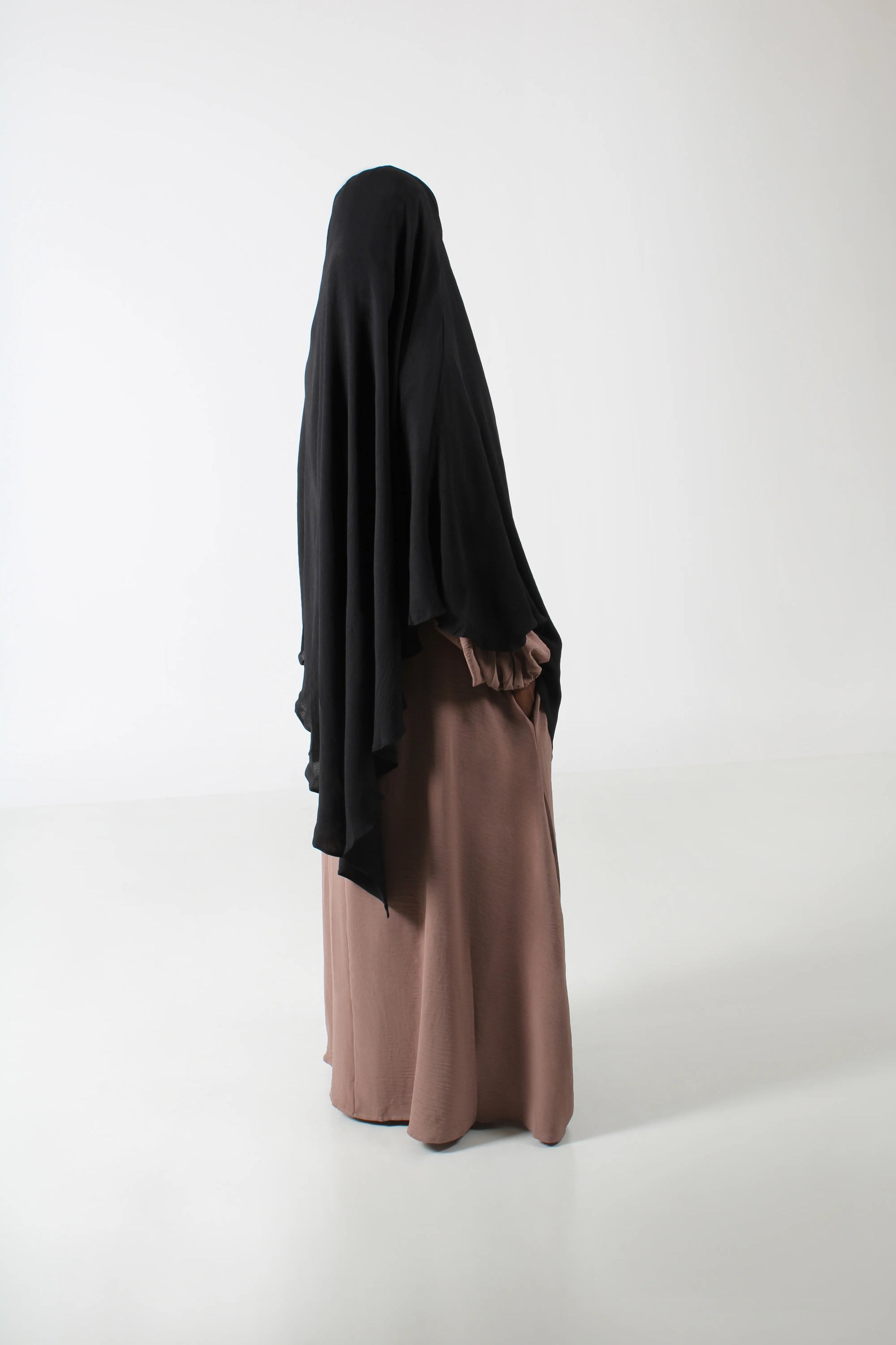Amina Abaya – lett og myk abaya i jazz-kvalitet fra Qamar