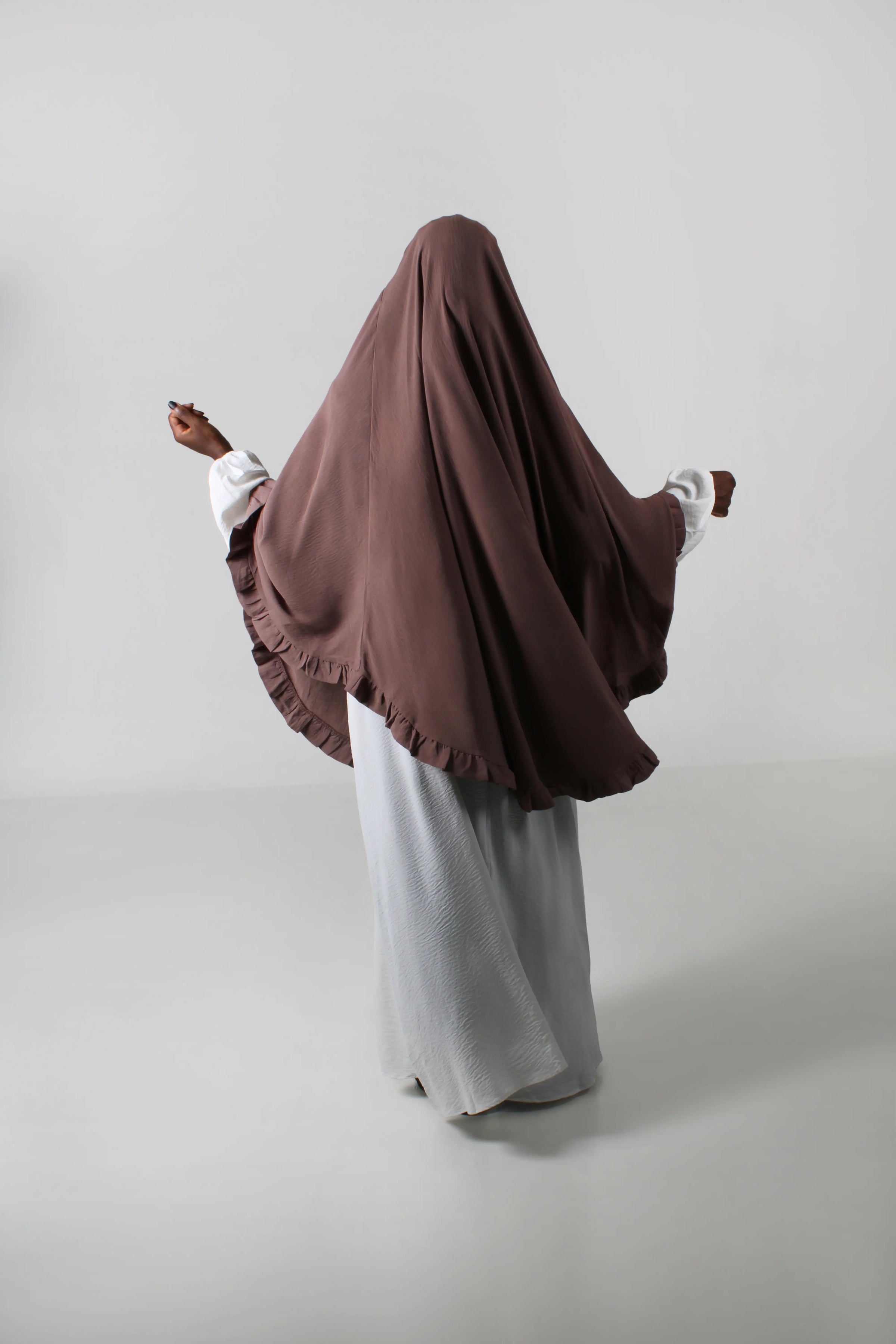 Ruffles Khimar – myk khimar med rysjedetalj fra Qamar